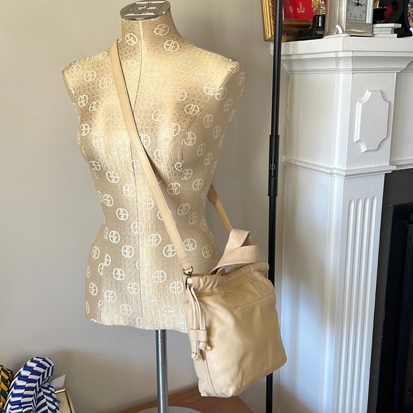 Madewell The Piazza Crossbody Bag in Buttered Scone - Picture 4 of 10